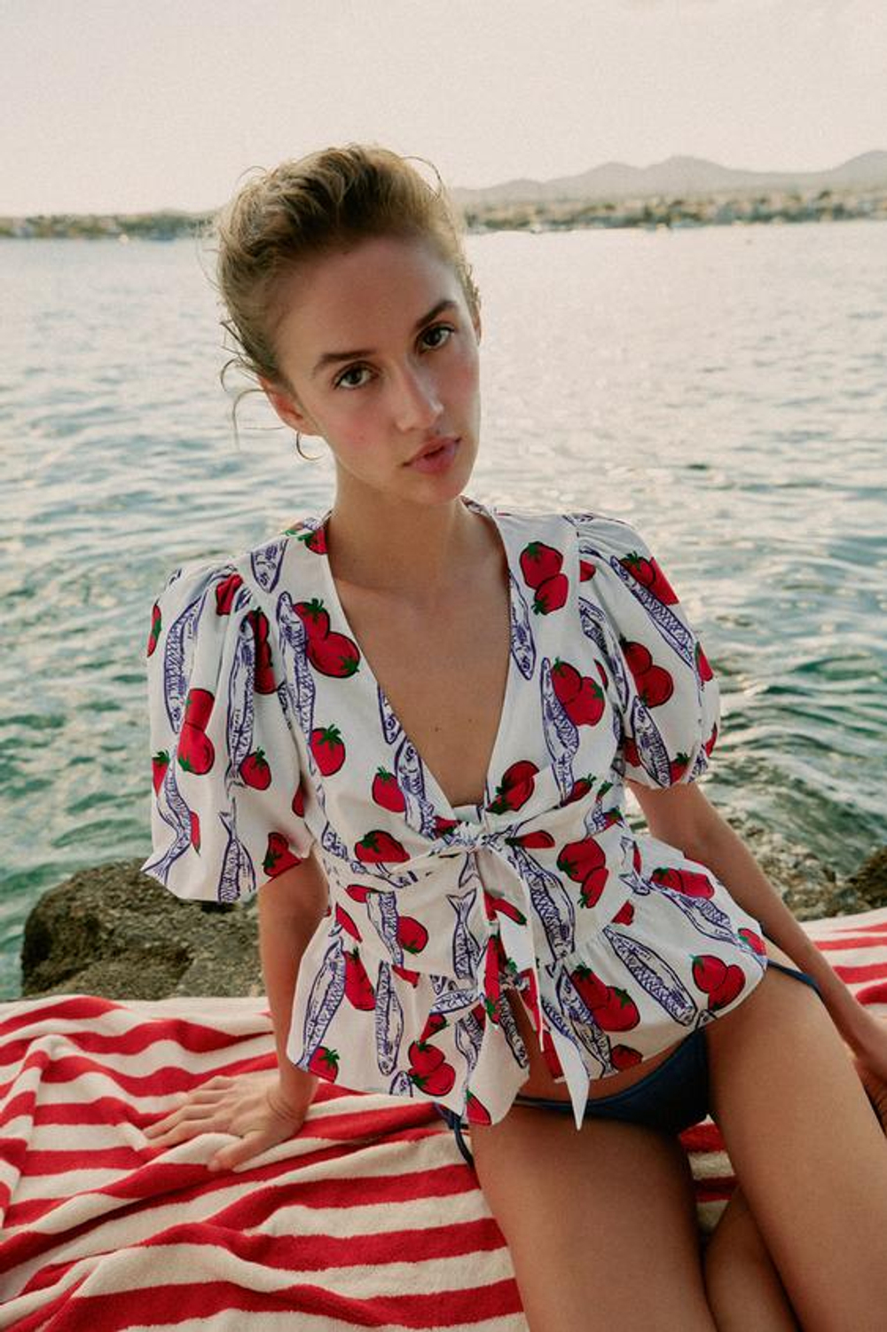 ZARA РУБАШКА С ПРИНТОМ И ЗАВЯЗКАМИ, СИНИЙ/БЕЛЫЙ