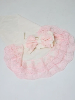 Кружевной уголок и бант на выписку