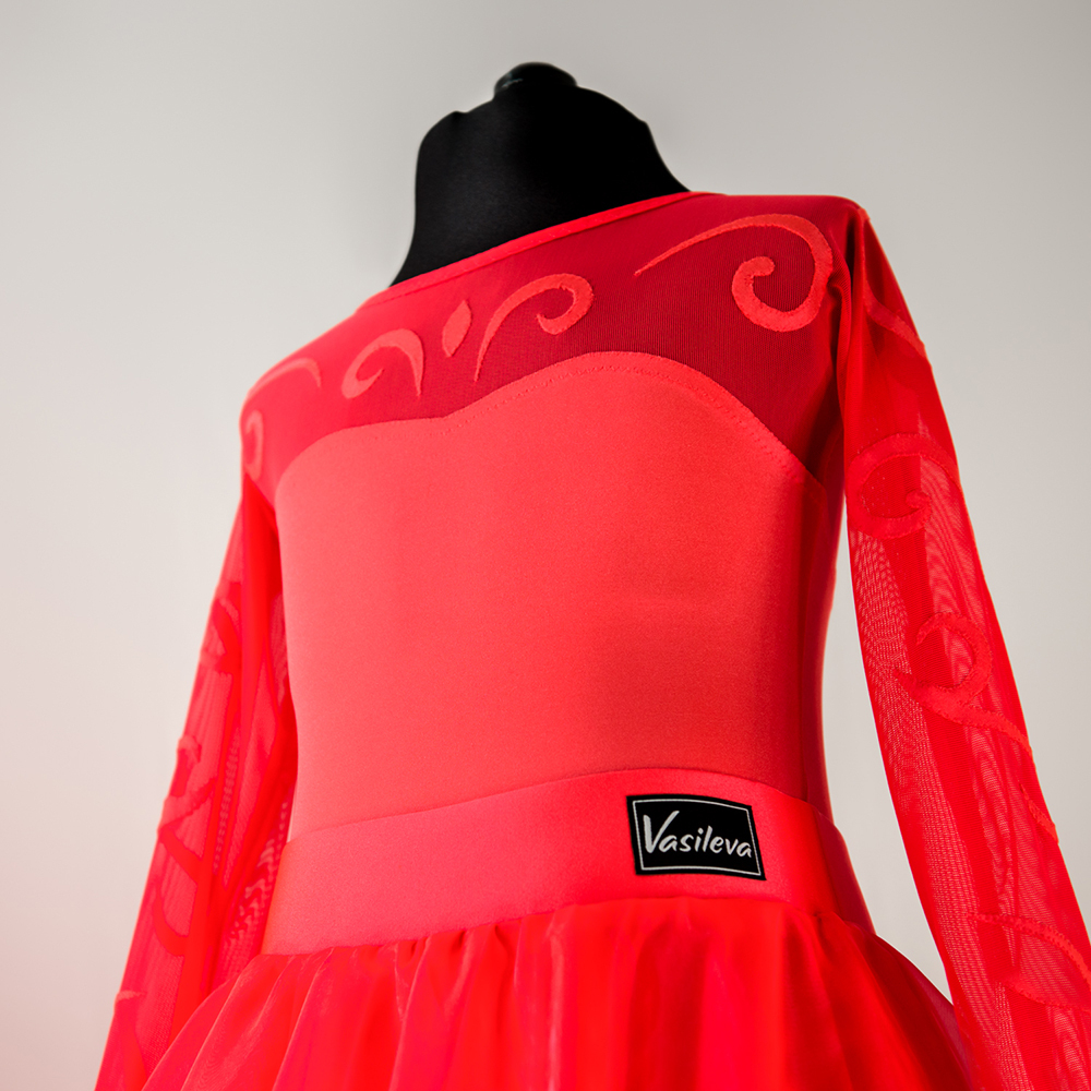 красное платье для бальных танцев