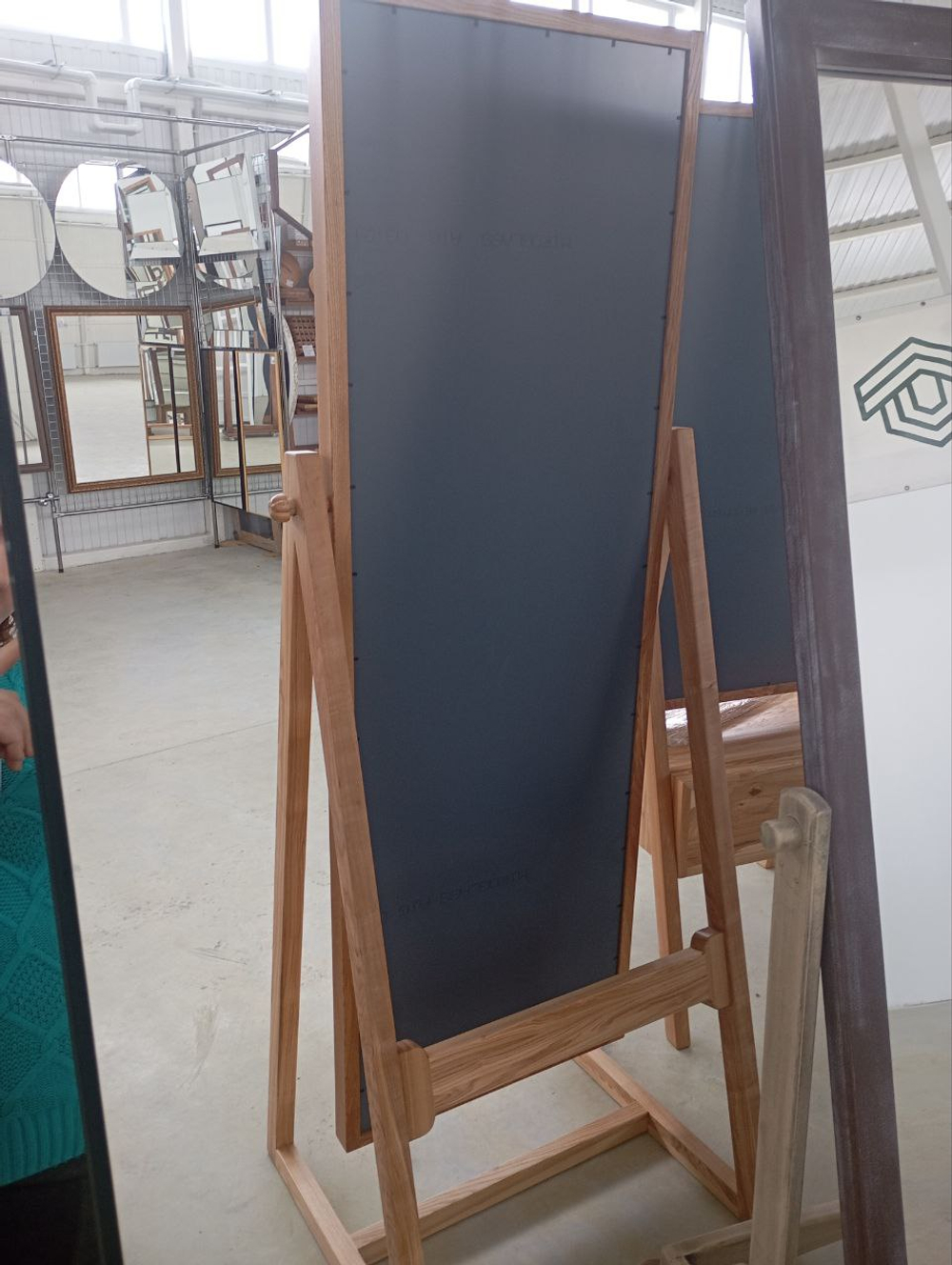 Напольное зеркало, ясень