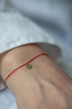 браслет «луна» на красной нити