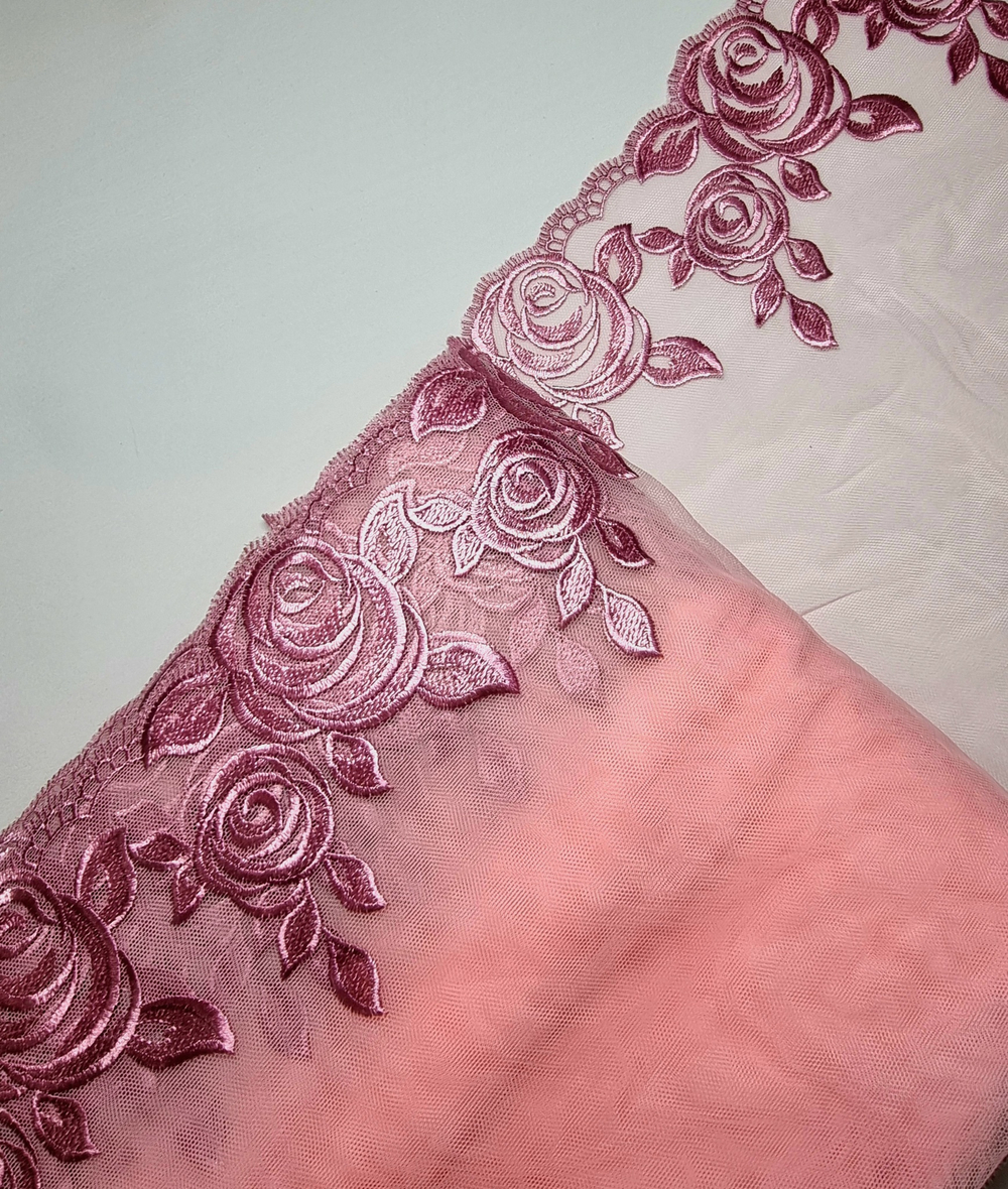 Вышивка на сетке розовая/пыльно-розовая К140 правая