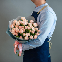 Букет пионовидных кустовых роз