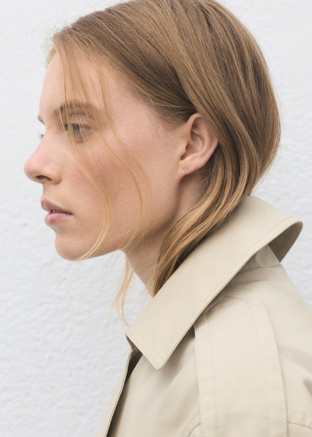 Укороченный тренч с двубортной застежкой