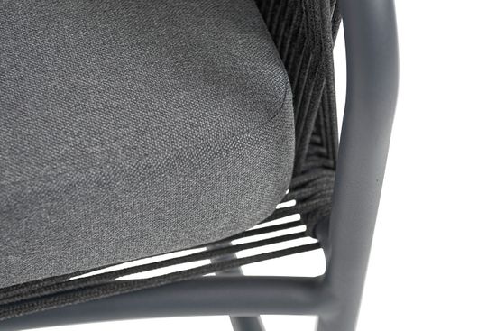 "Ането" кресло плетеное из роупа, каркас алюминий темно-серый (RAL7024) муар, роуп темно-серый круглый, ткань темно-серая 027