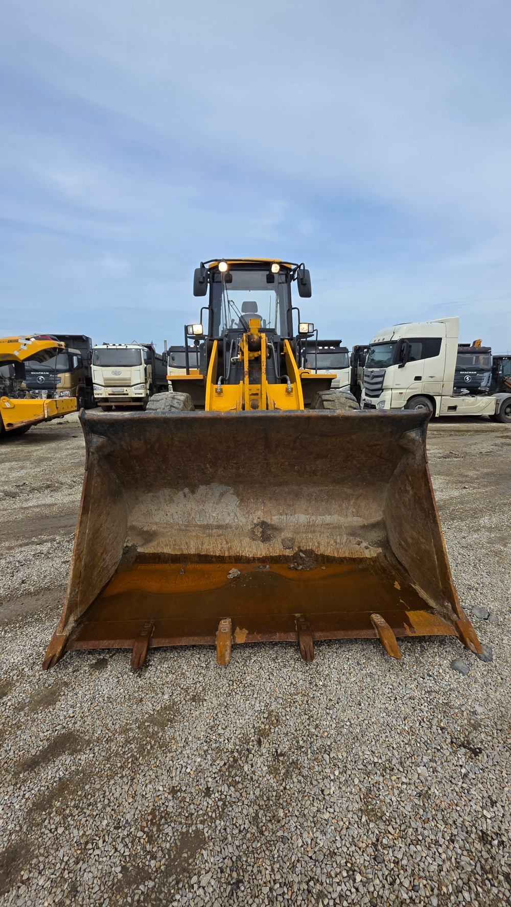 LiuGong ZL50* Фронтальный погрузчик ZL50CN (Дизельный, 9,3 л, 220 л.с., АТ)