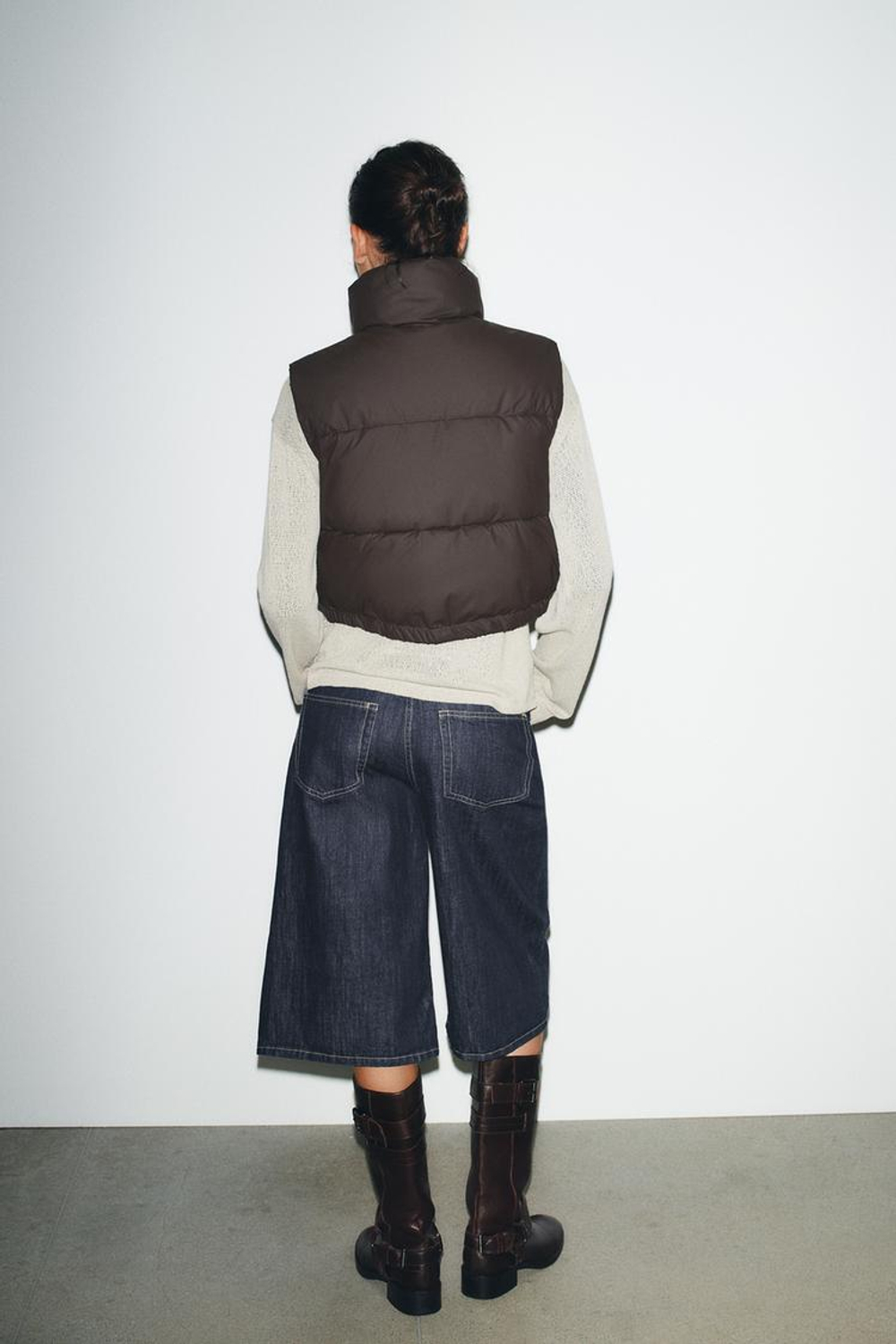 ZARA ПРОРЕЗИНЕННЫЙ СТЕГАНЫЙ ЖИЛЕТ, ТЕМНО-КОРИЧНЕВЫЙ