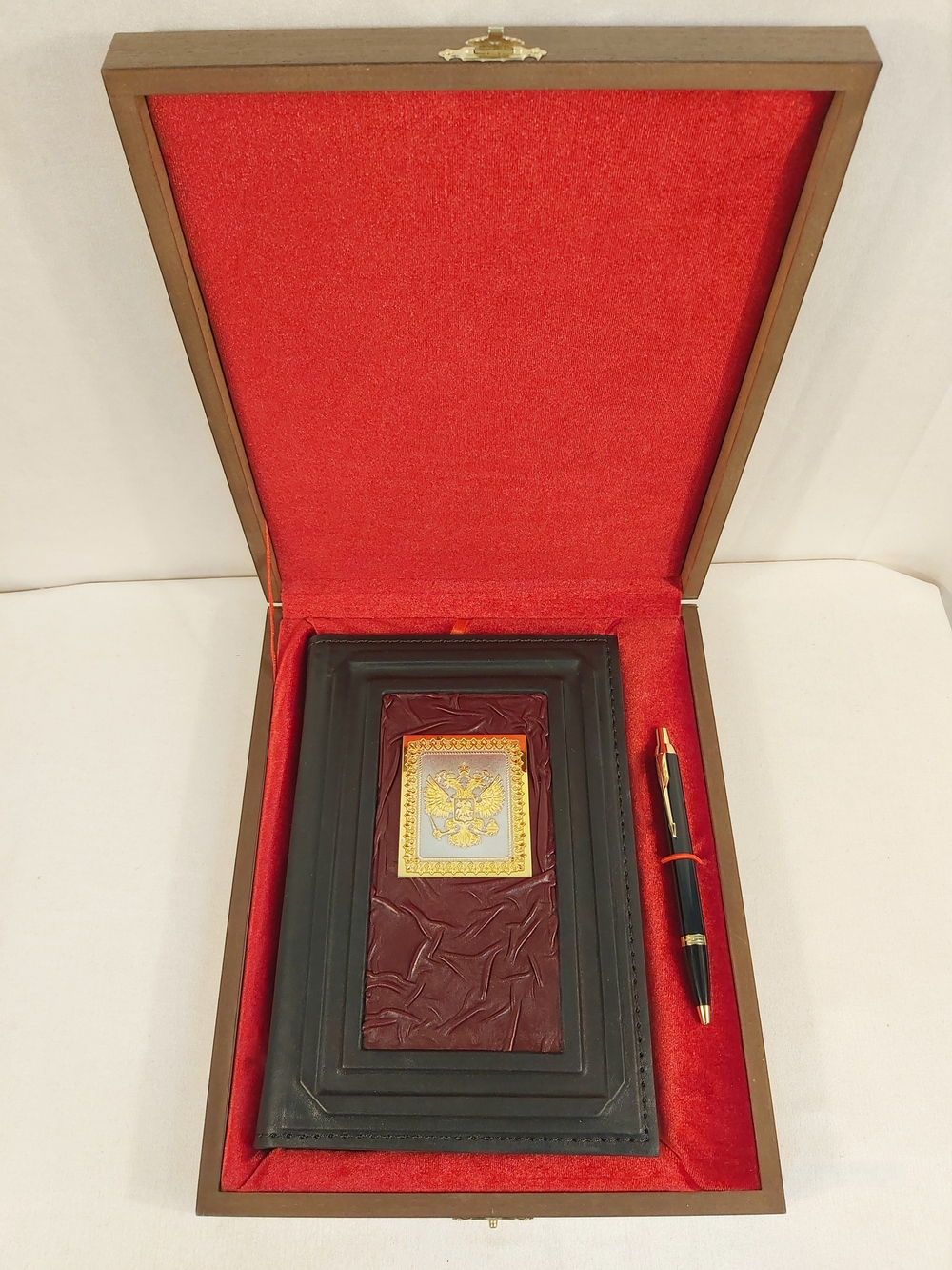 Набор "Ежедневник "Герб РФ" (златоустовская гравюра) из натуральной кожи со съемной обложкой и ручкой Parker"