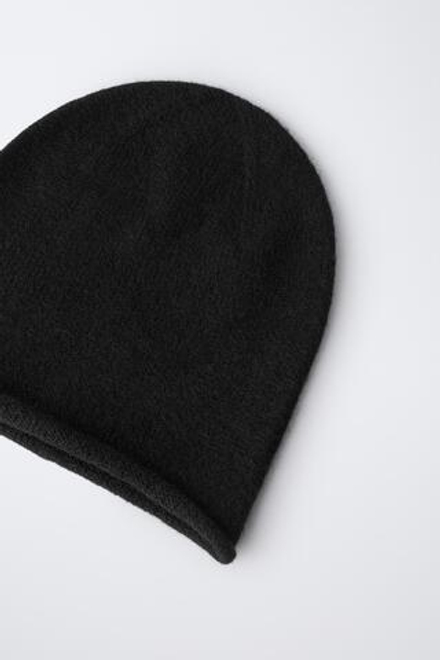 ZARA ШАПКА БИНИ ИЗ ШЕРСТЯНОЙ ПРЯЖИ, ЧЕРНЫЙ
