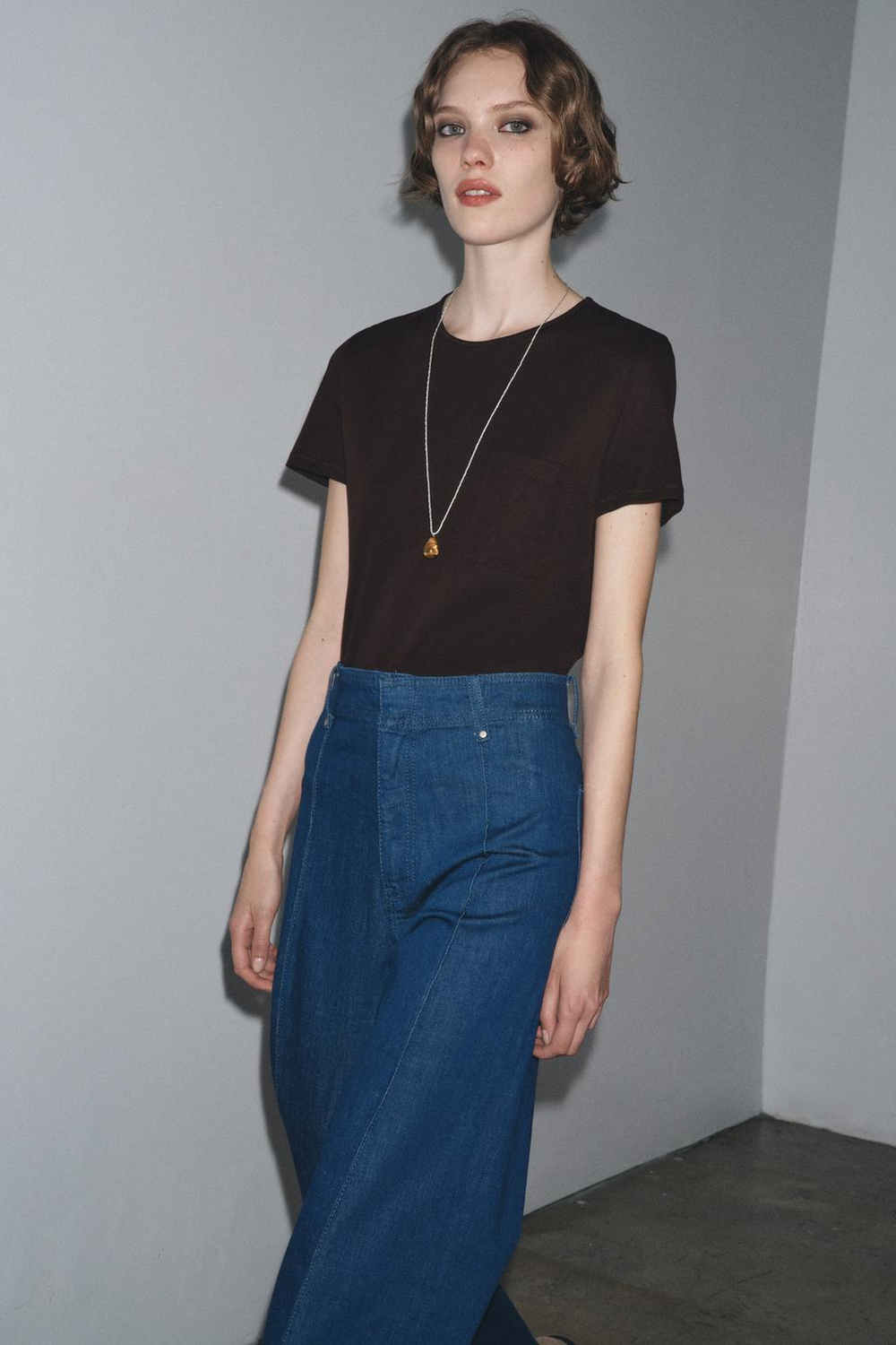 ZARA ХЛОПКОВАЯ ФУТБОЛКА, КОРИЧНЕВЫЙ