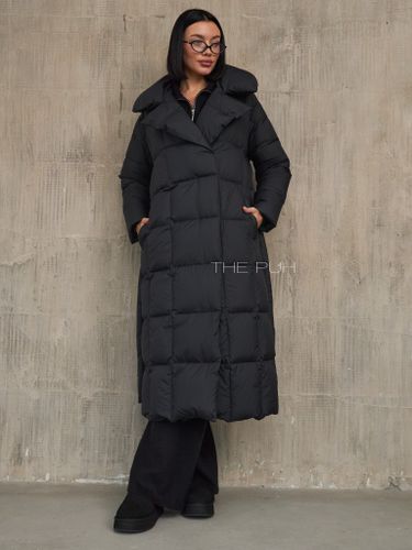Удлиненный пуховик в черном цвете с поясом