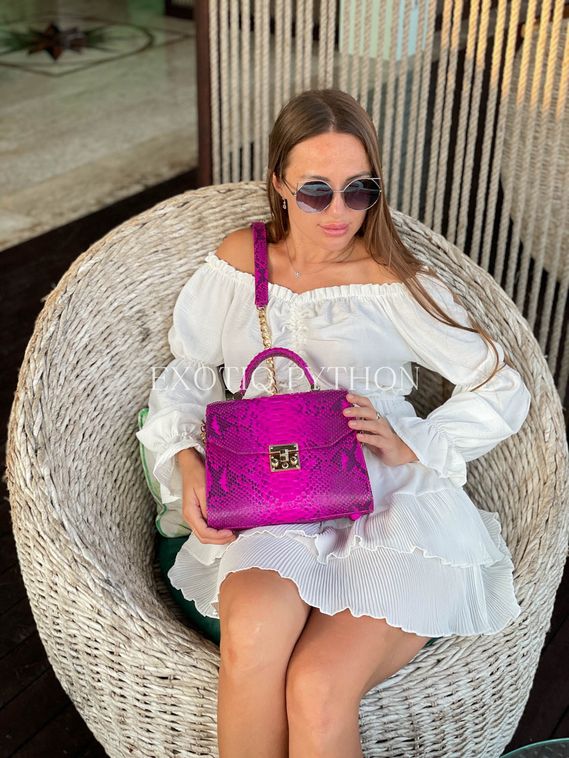Сумка из кожи питона розового цвета BG-476