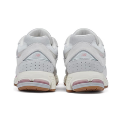 Женские кроссовки New Balance 2002R Gore-Tex 'Grey White' M2002RPM