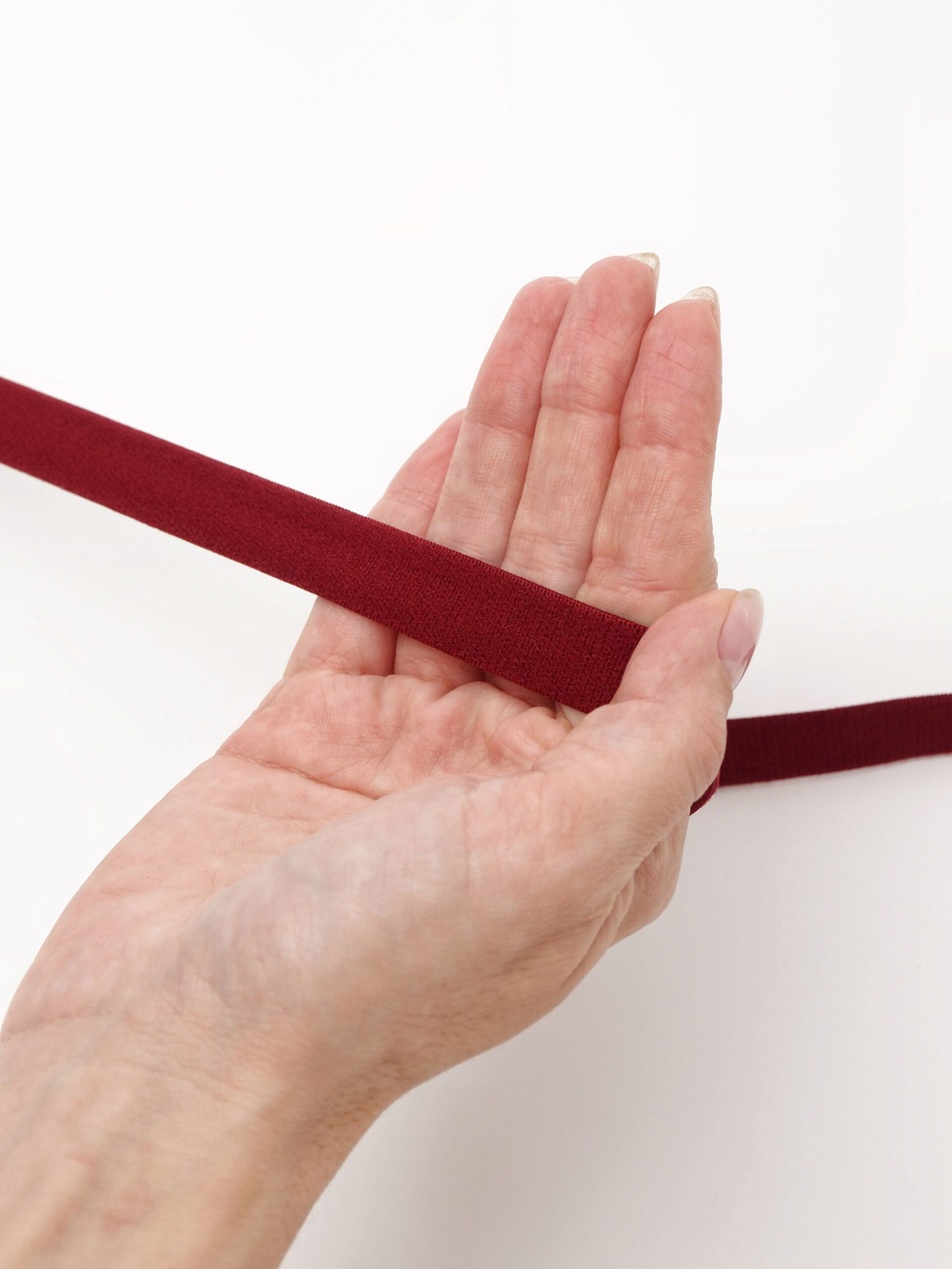 Резинка бретелечная бордовая глянцевая ширина 15 мм