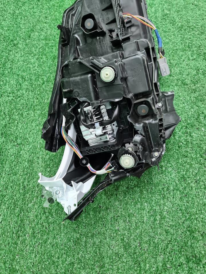 Битая Фара левая Toyota Camry xv80 (2023-н.в.) LED