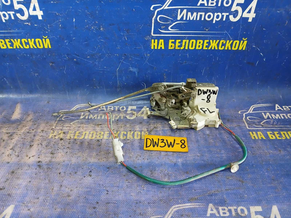 Замок двери передней левой MAZDA DEMIO 1998