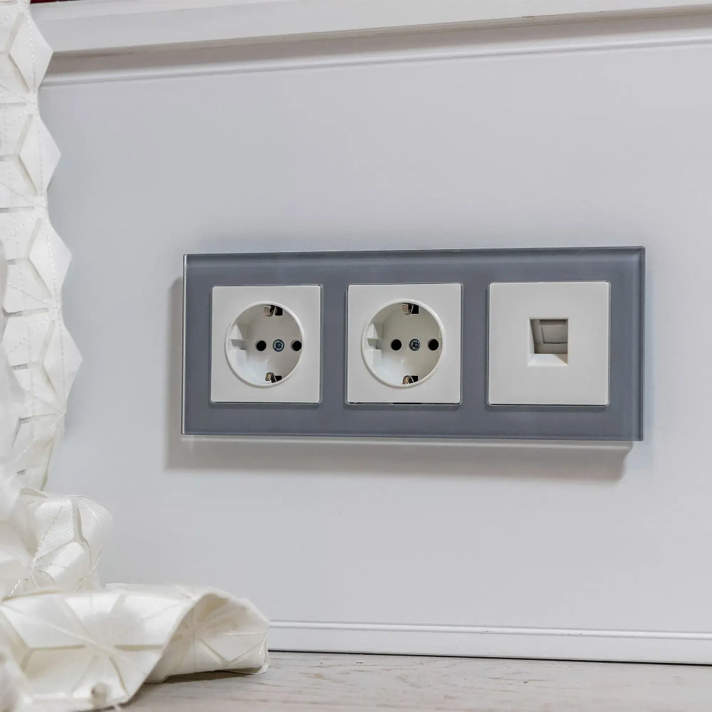 Рамка на 3 поста Favorit (серый,стекло) W0031115