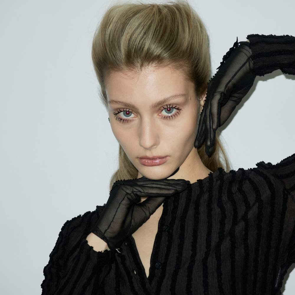 Перчатки короткие с бархатными цветами