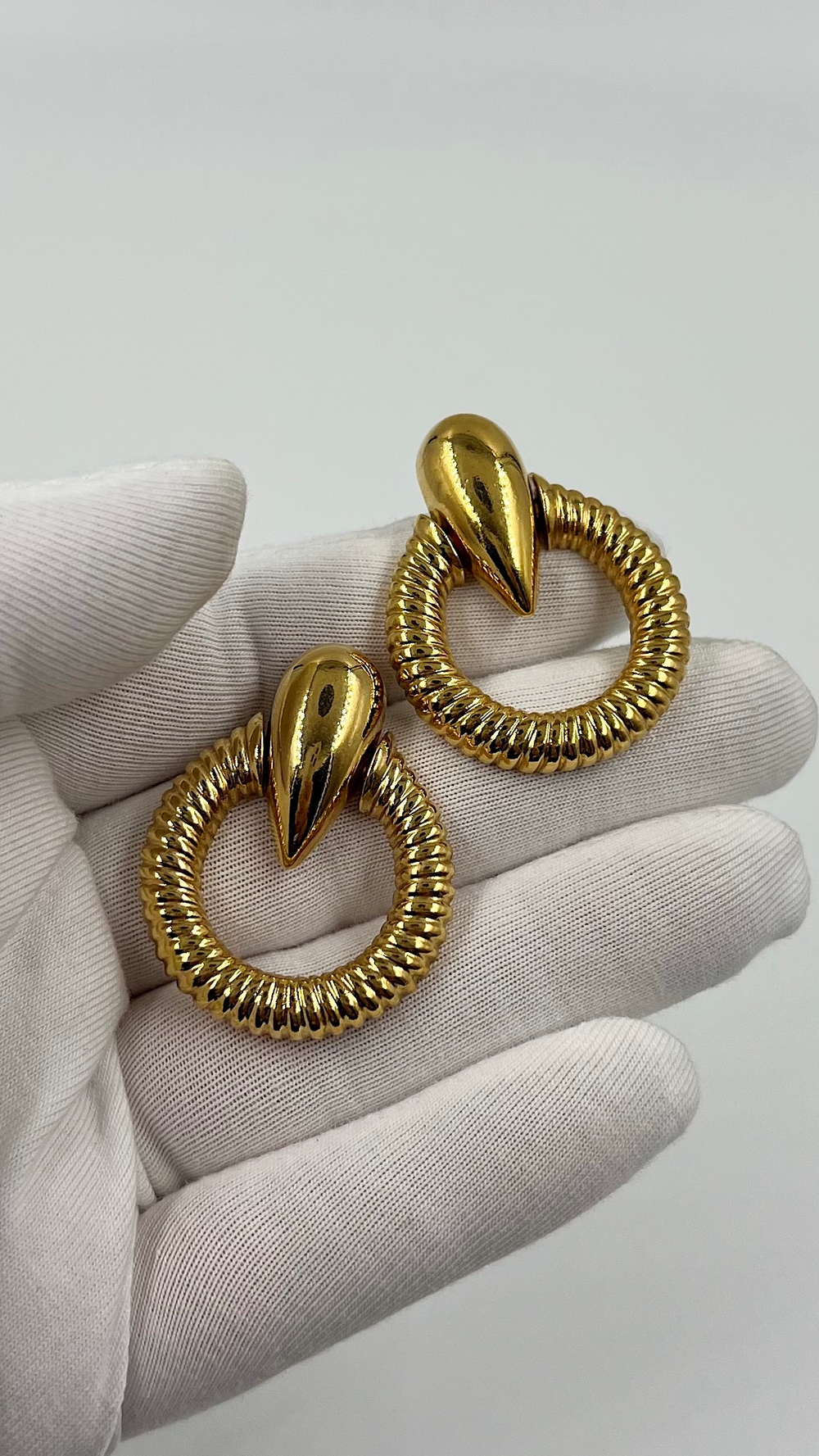 Серьги в стиле door knocker