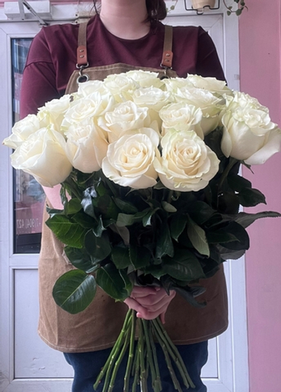 Букет из 21 белой розы 70см