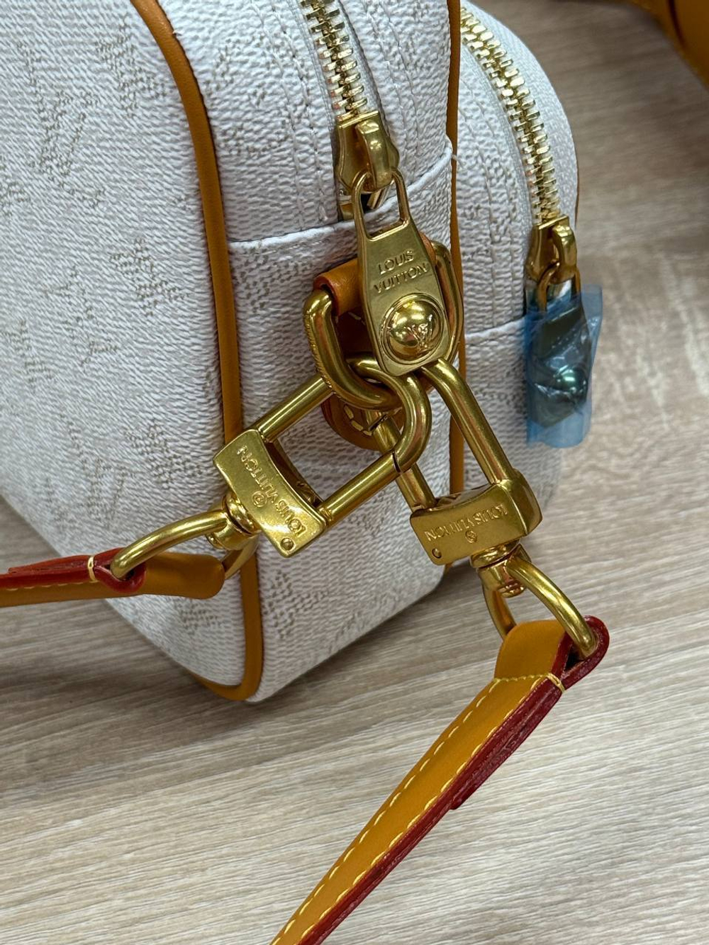 Сумка-мессенджер Louis Vuitton