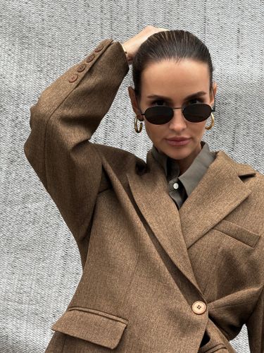 Коричневый брючный костюм-двойка