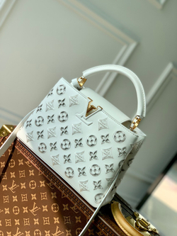 Louis Vuitton Capucines BB