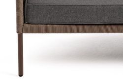 "Канны" диван 2-местный плетеный из роупа, каркас алюминий коричневый (RAL8016) муар, роуп коричневый круглый, ткань темно-серая 027