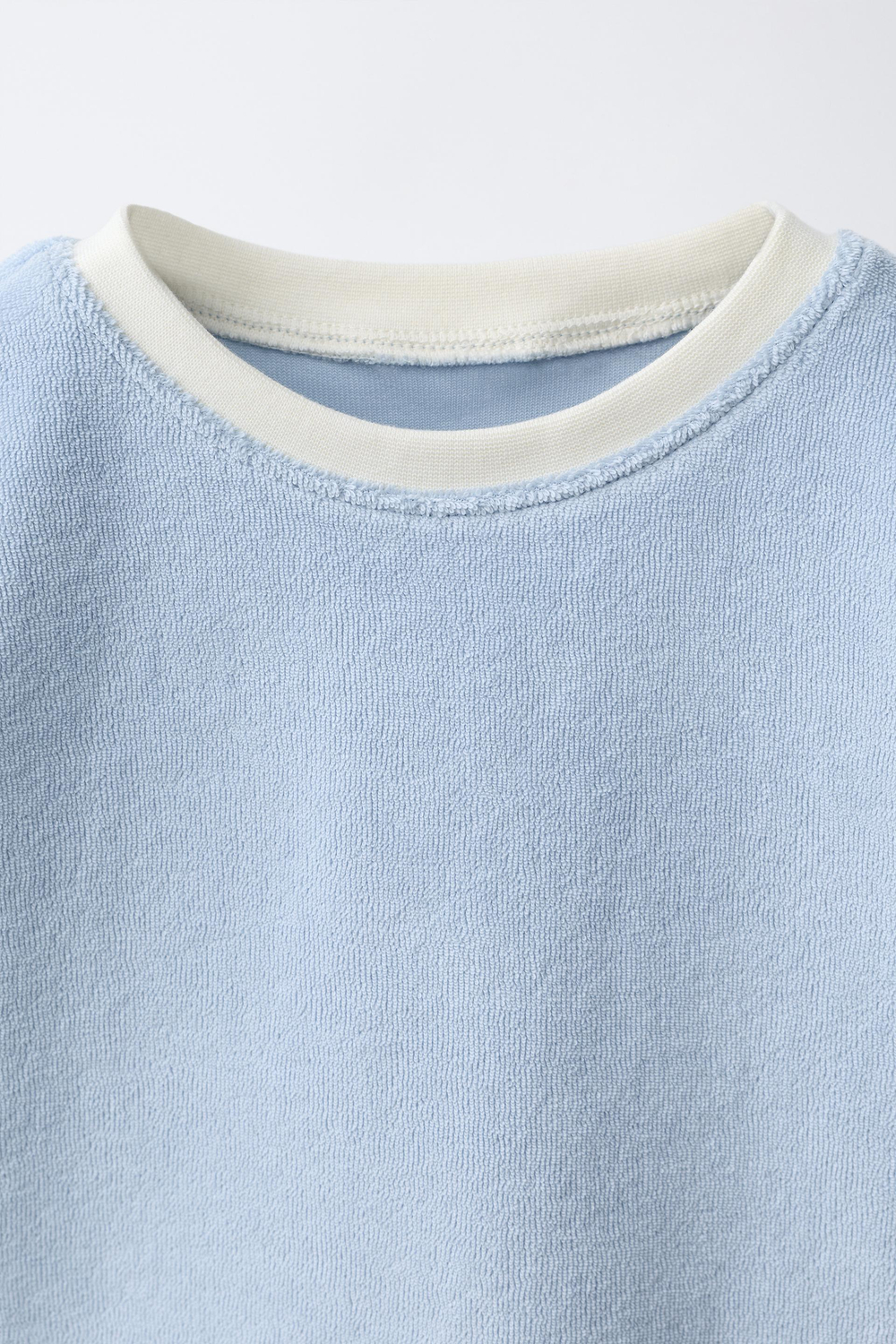 ZARA КОМПЛЕКТ ИЗ ФУТБОЛКИ И ШОРТОВ ИЗ МАХРОВОЙ ТКАНИ, НЕОНОВЫЙ СИНИЙ
