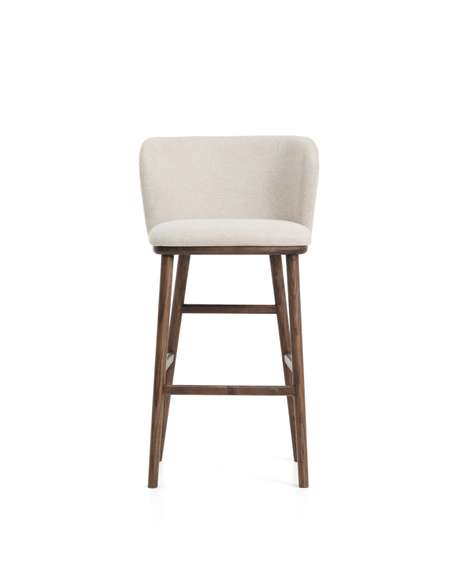 Барный стул Ciselia из бежевого шенилла с ножками из ясеня в отделке орех