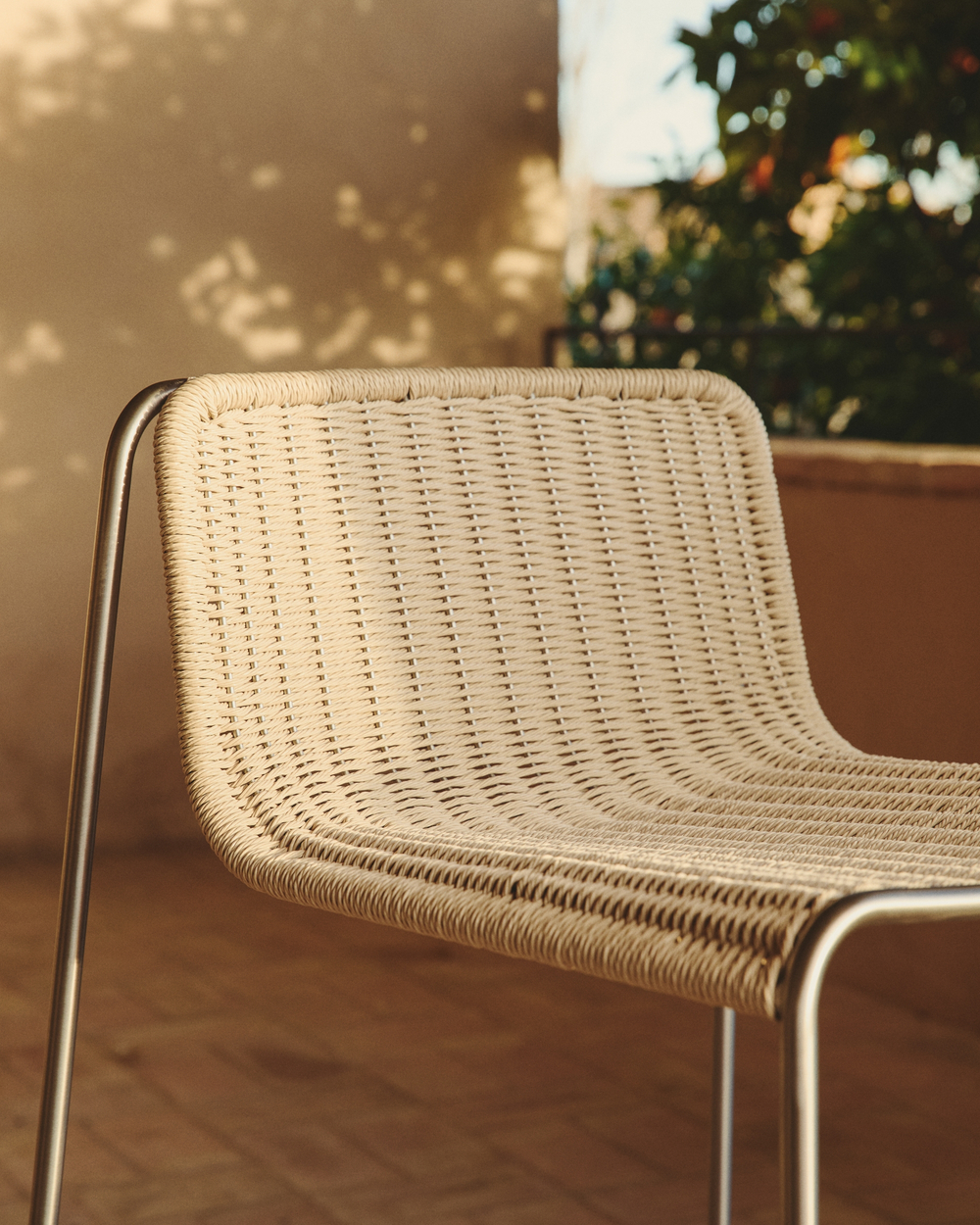 Уличный барный стул Tavari из бежевой веревки и стали