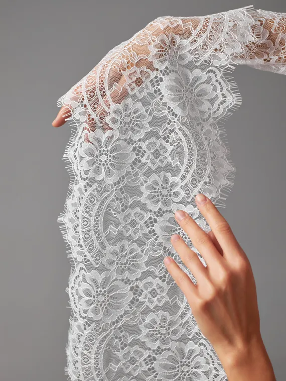 01-39 Кружево шантильи 19-22 см, айвори