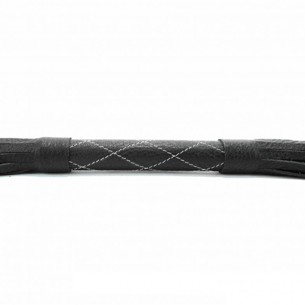 Аккуратная чёрная плетка  из натуральной кожи