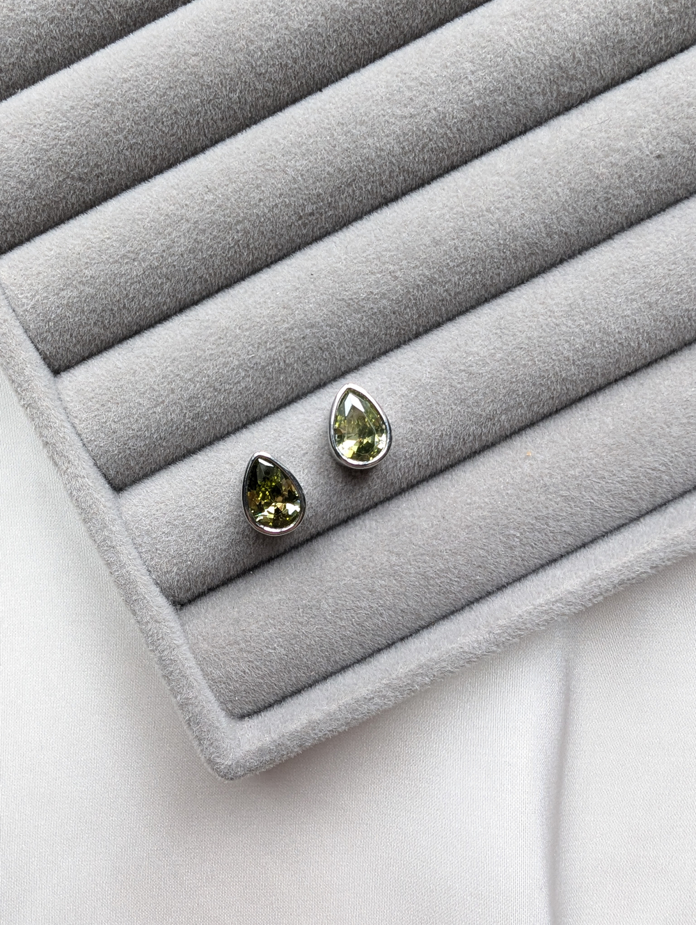 Подвеска капля 10.2*8.2мм, оливковый цвет