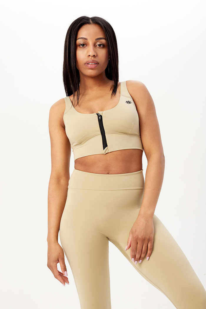 Топ на молнии и перекруткой на спине