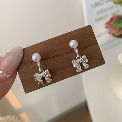 Серьги-гвоздики Бантик с жемчужиной