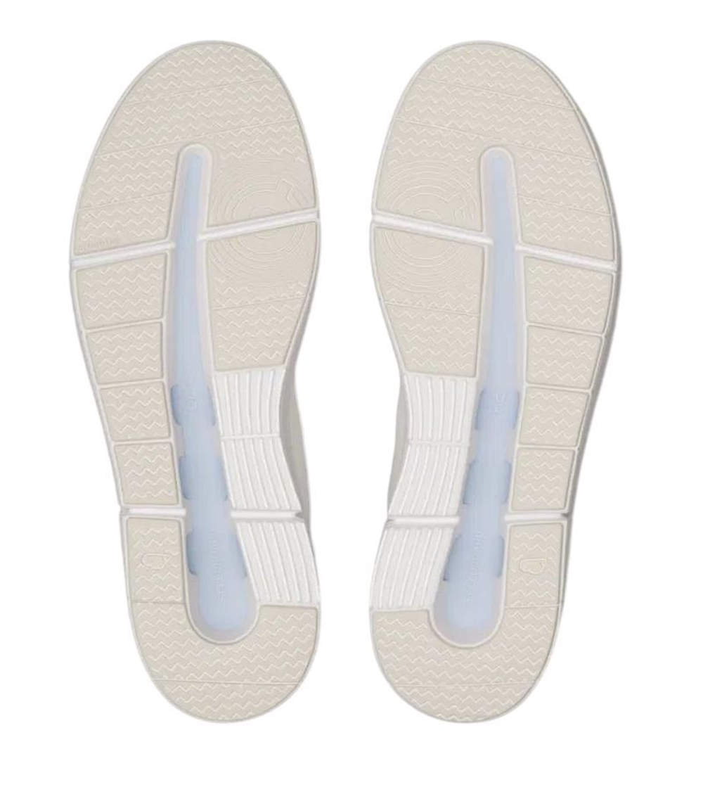 Женские КроссовкиOn The Roger Advantage - белый