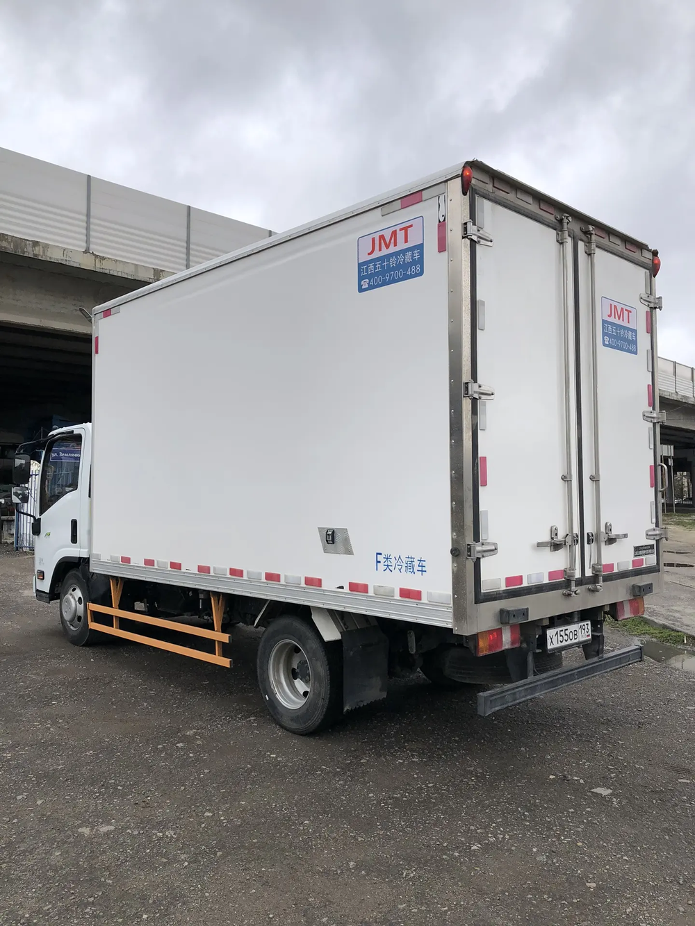 Isuzu ELF 4.5 Изотермический/рефрижератор ELF (Рефрижератор, дизельный, 2.5 л, 124 л.с. МТ)