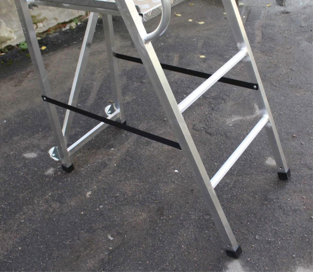 Лестница-платформа фиксированной высоты алюминиевая MEGAL ЛПФВА Н=1.5-3 передвижная