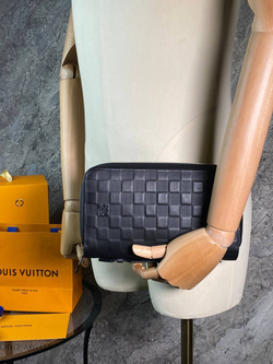 Борсетка Louis Vuitton