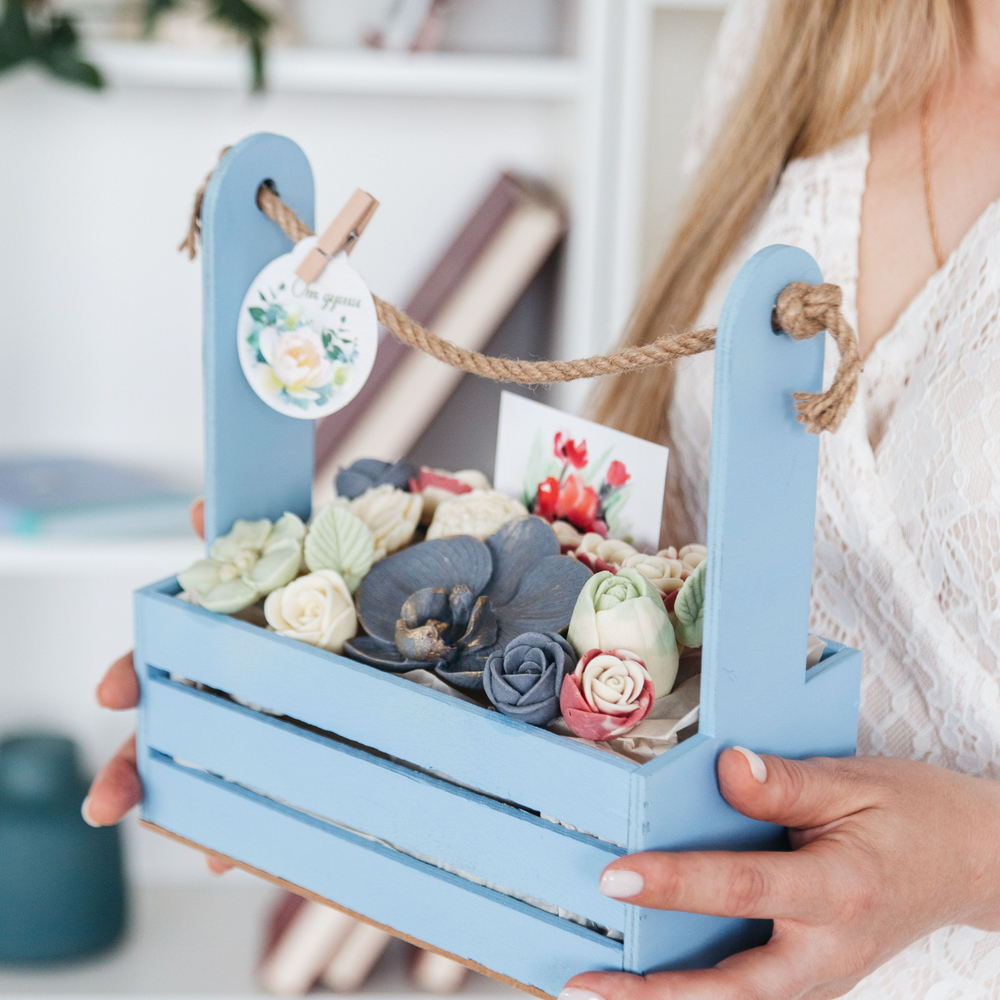 Букет из шоколадных роз "Вкус Любви" ассорти цветов в деревянном ящике подарок учителю, воспитателю