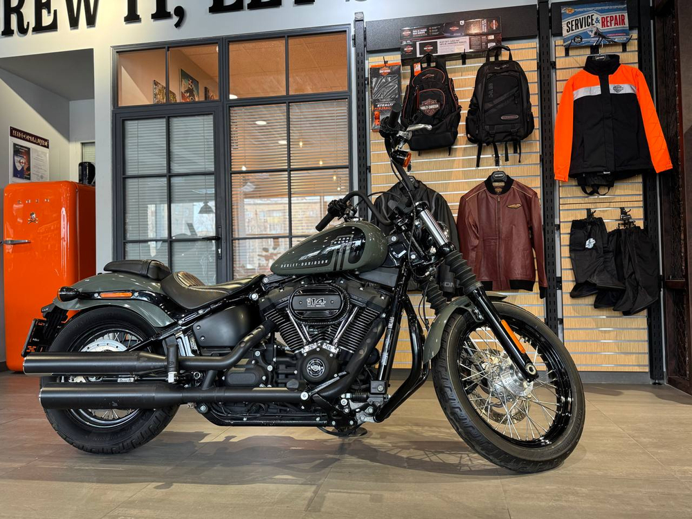 Harley-Davidson Street Bob, 2021 (Deadwood Green)