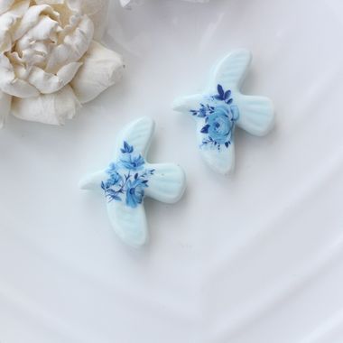 Подвеска фарфоровая Птичка голубая 34*42 мм S044