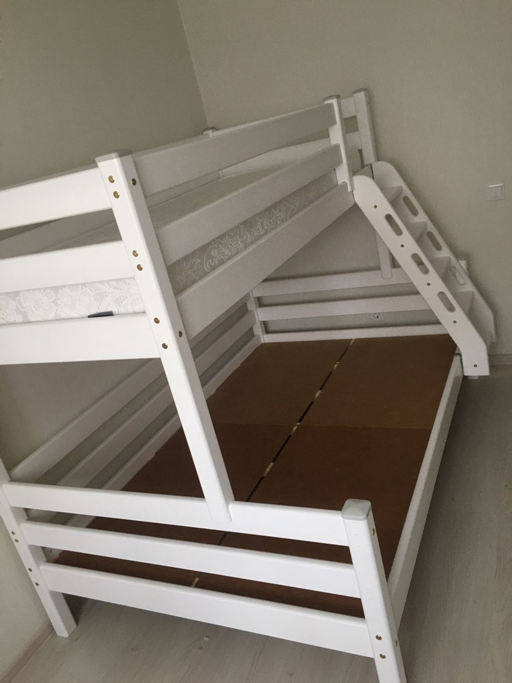 Кровать двухъярусная с наклонной лестницей Адель