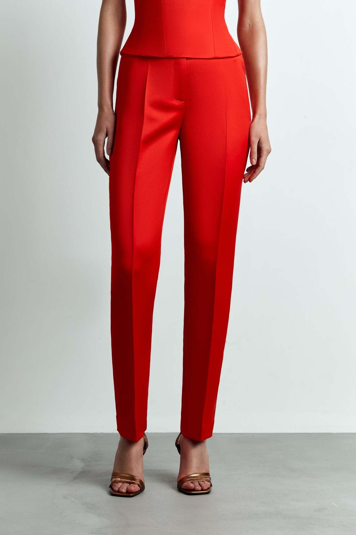 Брюки зауженные из атласа