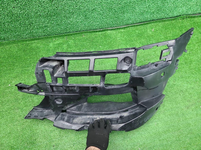 Кронштейн бампера левый BMW 8er G14 18-22 M-paket