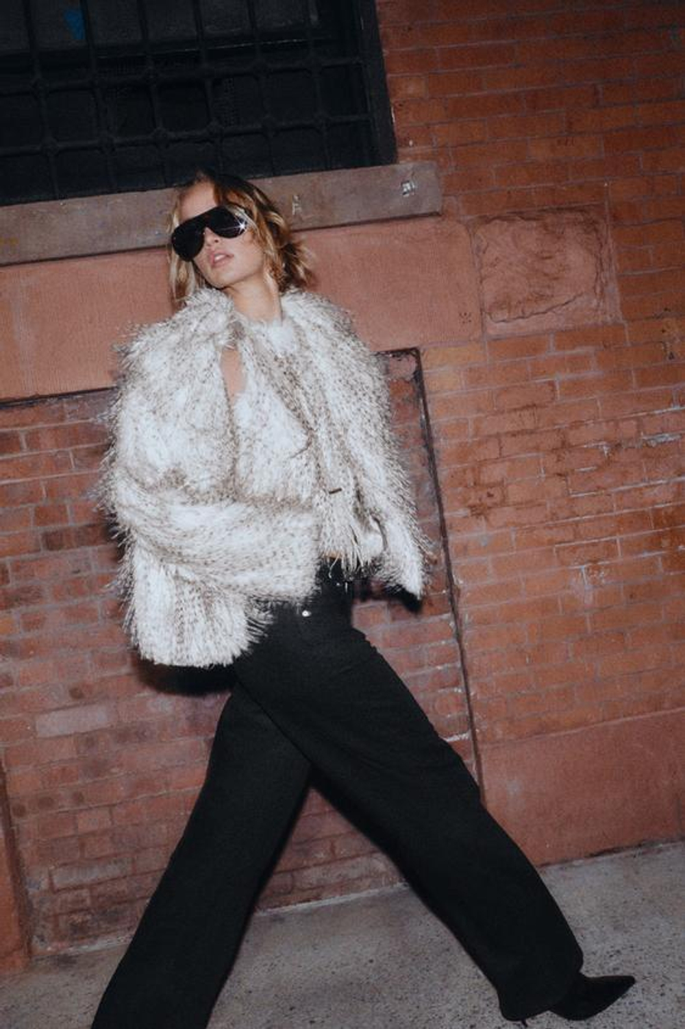 ZARA ДЖИНСЫ Z1975 REGULAR FIT С ВЫСОКОЙ ПОСАДКОЙ И ЭФФЕКТОМ ВОЩЕНИЯ, ЧЕРНЫЙ