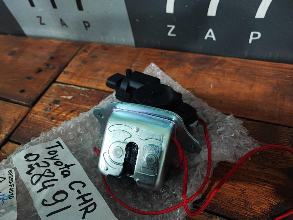 Замок багажника Toyota C-HR 16-нв Б/У Оригинал 69350F4010