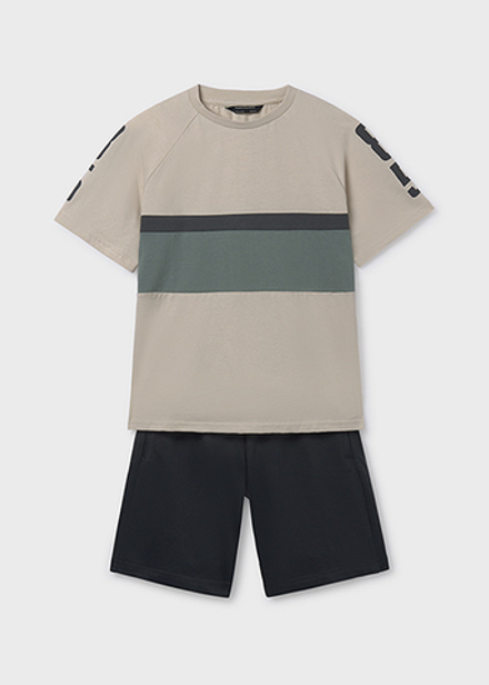 Костюм : футболка + шорты