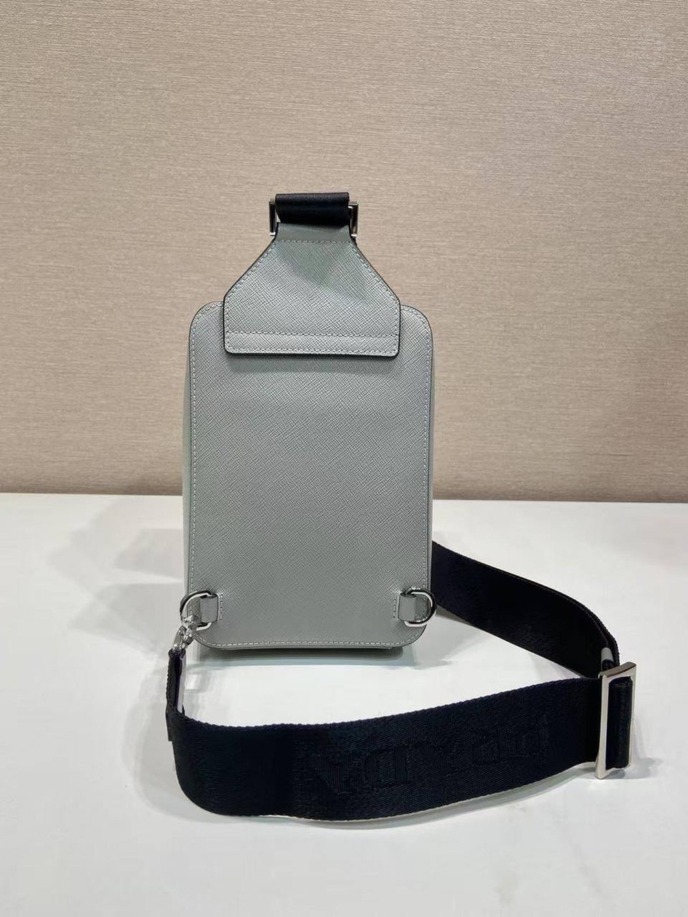 Нагрудная сумка-слинг Prada
